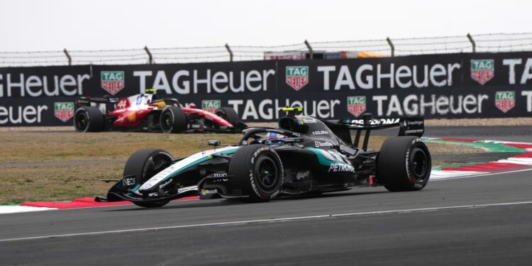 Kimi Antonelli estreia-se a vencer e Hamilton sobe ao pódio pela primeira vez com a Ferrari