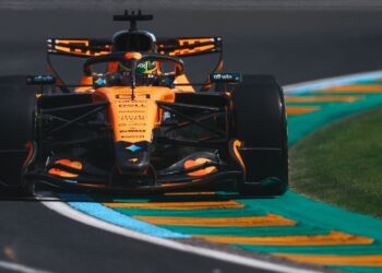 Piastri termina o segundo treino livre no topo em Melbourne