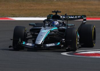 Russell lidera único treino livre na frente de Kimi Antonelli e Norris 