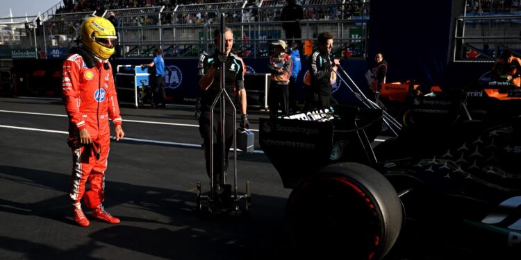 Hamilton: “Podemos competir com eles nas curvas, mas quando estás em desvantagem em termos de potência…”