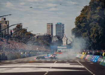 [FOTOS] Roadshow de Colapinto reuniu centenas de milhares de pessoas em Buenos Aires
