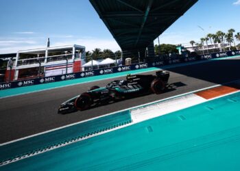 Kimi Antonelli garante terceira pole de 2026, Verstappen é segundo na qualificação em Miami