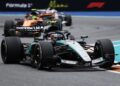 Kimi Antonelli defende-se de Norris em Miami para obter a terceira vitória consecutiva
