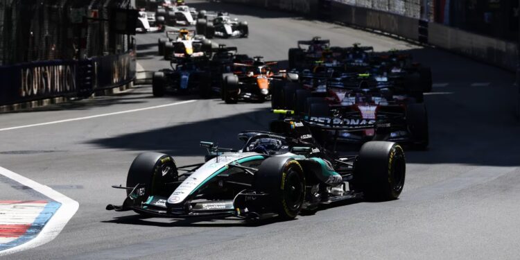 Kimi Antonelli alcança quinto triunfo consecutivo, Hamilton e Hadjar completam o pódio no Mónaco