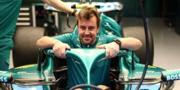 Alonso: “Quero ganhar um título com a Aston Martin, estando ou não a conduzir”