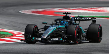 Russell garante a pole position na frente de Hamilton em Barcelona