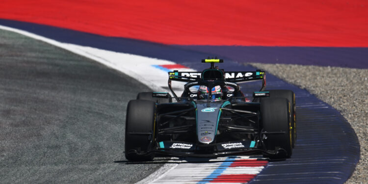 Kimi Antonelli de novo no topo na segunda sessão na Áustria
