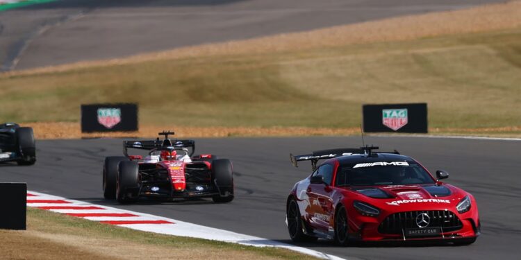 Leclerc regressa às vitórias, Kimi Antonelli não pontua e Verstappen abandona em Silverstone