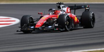 “Tenho de trabalhar em tudo”, diz Leclerc após a qualificação sprint