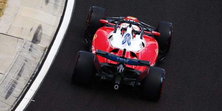 Leclerc lidera primeiro treino livre em Budapeste apesar de problema mecânico