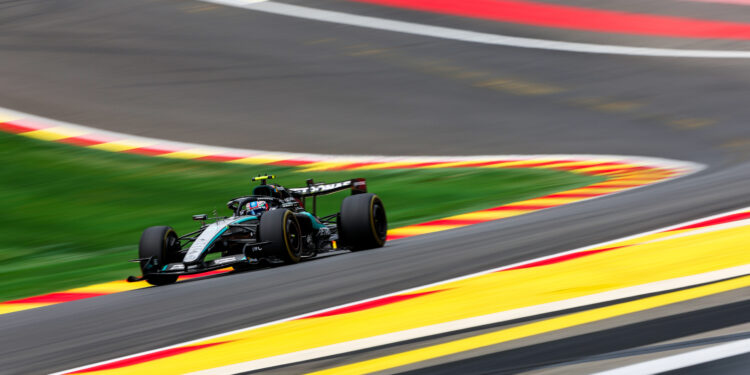 Kimi Antonelli na frente em sessão interrompida por acidente de Gasly