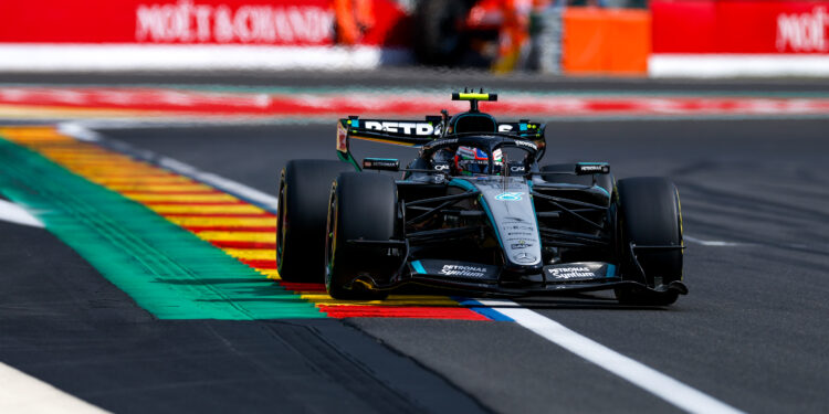 Kimi Antonelli mantém-se no topo na terceira sessão em Spa