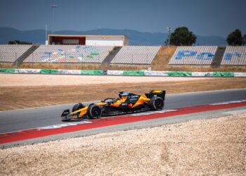 [FOTOS] McLaren concluiu teste “produtivo” em Portimão: “Foi bom regressar”