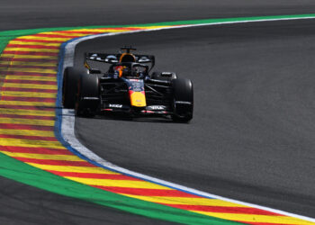 Verstappen: “Parte da volta é feita com a potência de um Fórmula 3”