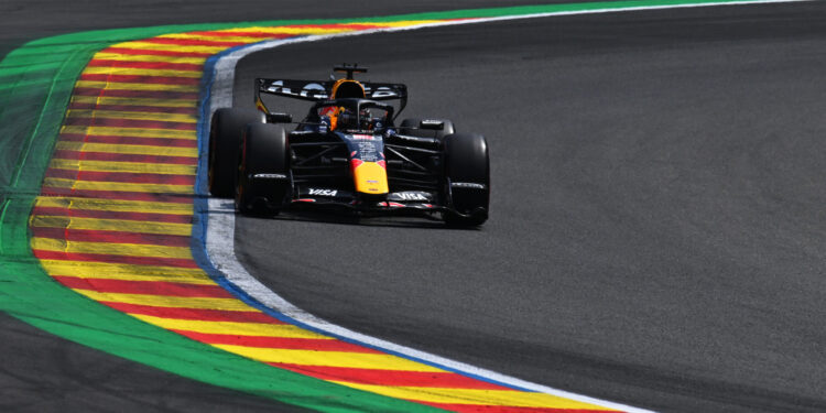 Verstappen: “Parte da volta é feita com a potência de um Fórmula 3”