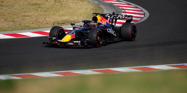 Verstappen: “O carro não é pilotável nestas condições”