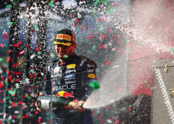 Verstappen: “Foi uma das corridas mais complicadas este ano, portanto é um resultado incrível”