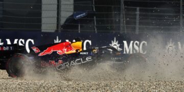 Red Bull regressa à asa traseira convencional após acidentes de Verstappen