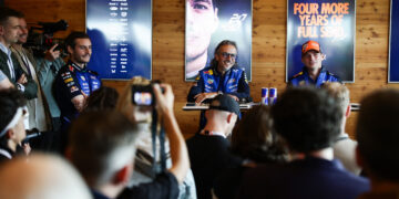 Verstappen: “O meu objetivo é terminar a carreira nesta equipa”