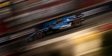 Sainz penalizado com cinco posições após melhor qualificação do ano em Baku