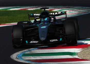 Russell ascende ao topo na segunda sessão em Monza