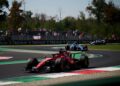 Leclerc e a Ferrari entram com o pé direito no fim de semana de casa