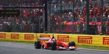 [FOTOS] Vettel entrou em pista com o F2002 de Schumacher em Monza