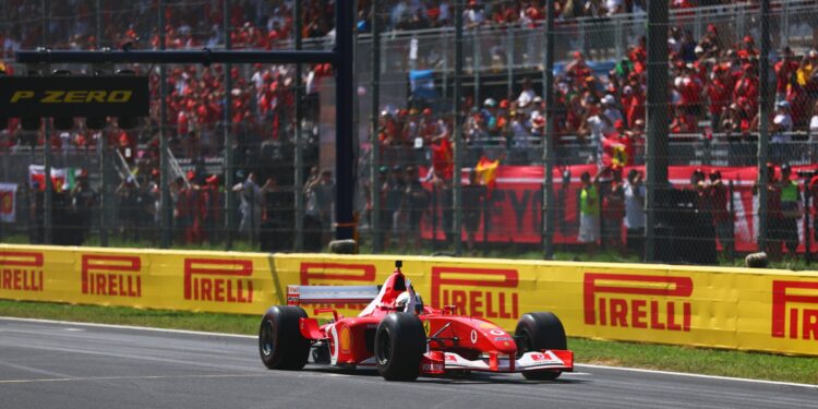 [FOTOS] Vettel entrou em pista com o F2002 de Schumacher em Monza