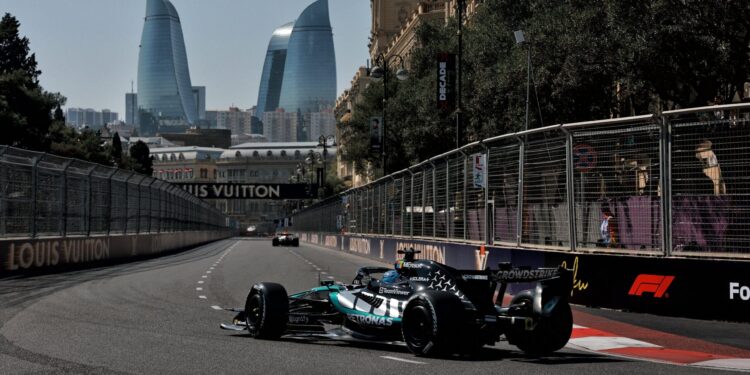 Russell lidera, Kimi Antonelli entre os pilotos com problemas em Baku