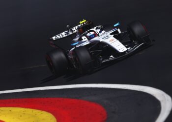 Sainz penalizado com três posições em Madrid