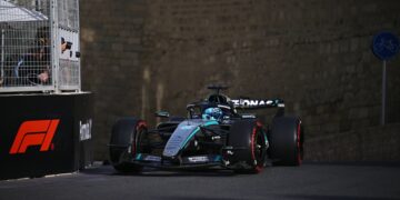 Russell na pole por oito décimos após acidente de Kimi Antonelli em Baku