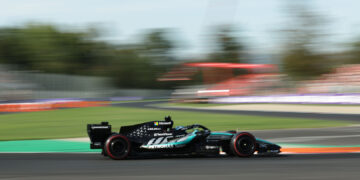 Russell volta a liderar em Monza no último treino livre