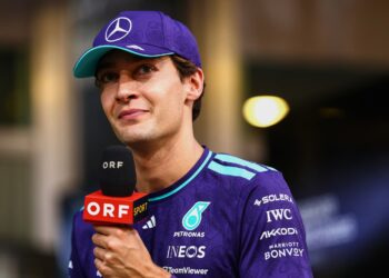Russell regressa à especificação anterior do Mercedes em Singapura