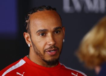 Hamilton não descarta correr em África: “Nunca houve ninguém como eu em 70 anos de Fórmula 1”