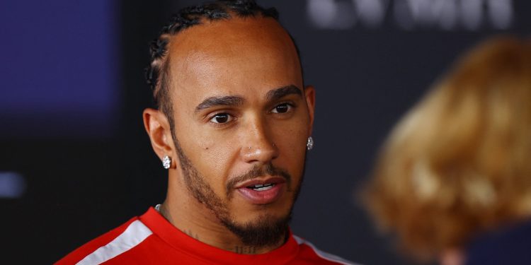 Hamilton não descarta correr em África: “Nunca houve ninguém como eu em 70 anos de Fórmula 1”