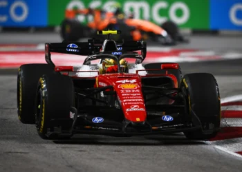 Hamilton assume responsabilidade pela estratégia: “A culpa foi minha”