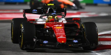 Hamilton assume responsabilidade pela estratégia: “A culpa foi minha”