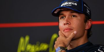 Albon responde a Alonso: “O nível é elevado em toda a grelha”