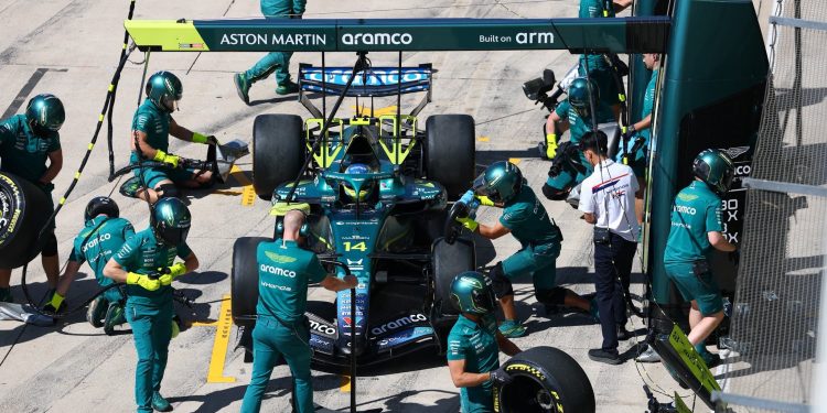 Alonso após incidente com Albon: “O nível dos pilotos no último terço da grelha é muito baixo”