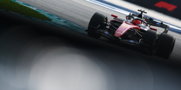 Leclerc lidera segunda sessão em Sepang