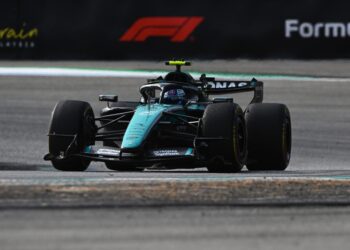 Kimi Antonelli no topo na terceira sessão em Sepang