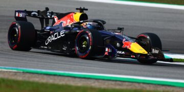 Verstappen alcança a primeira pole do ano em Sepang