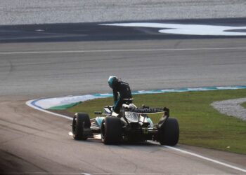 Russell penalizado e obrigado a partir do fundo da grelha em Singapura