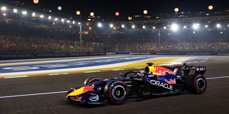 Verstappen garante a 50.ª pole da carreira em Singapura
