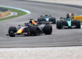 Verstappen dá à Red Bull a primeira vitória em 2026, Russell abandona em Sepang