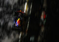 Hadjar e os dois Aston Martin arrancam da via das boxes em Singapura