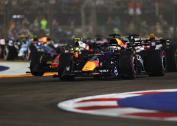 Verstappen vence o Grande Prémio de Singapura pela primeira vez