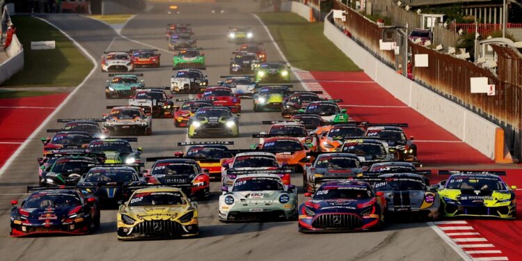 GT World Challenge em Portimão: horários, inscritos e onde ver a estreia de Verstappen